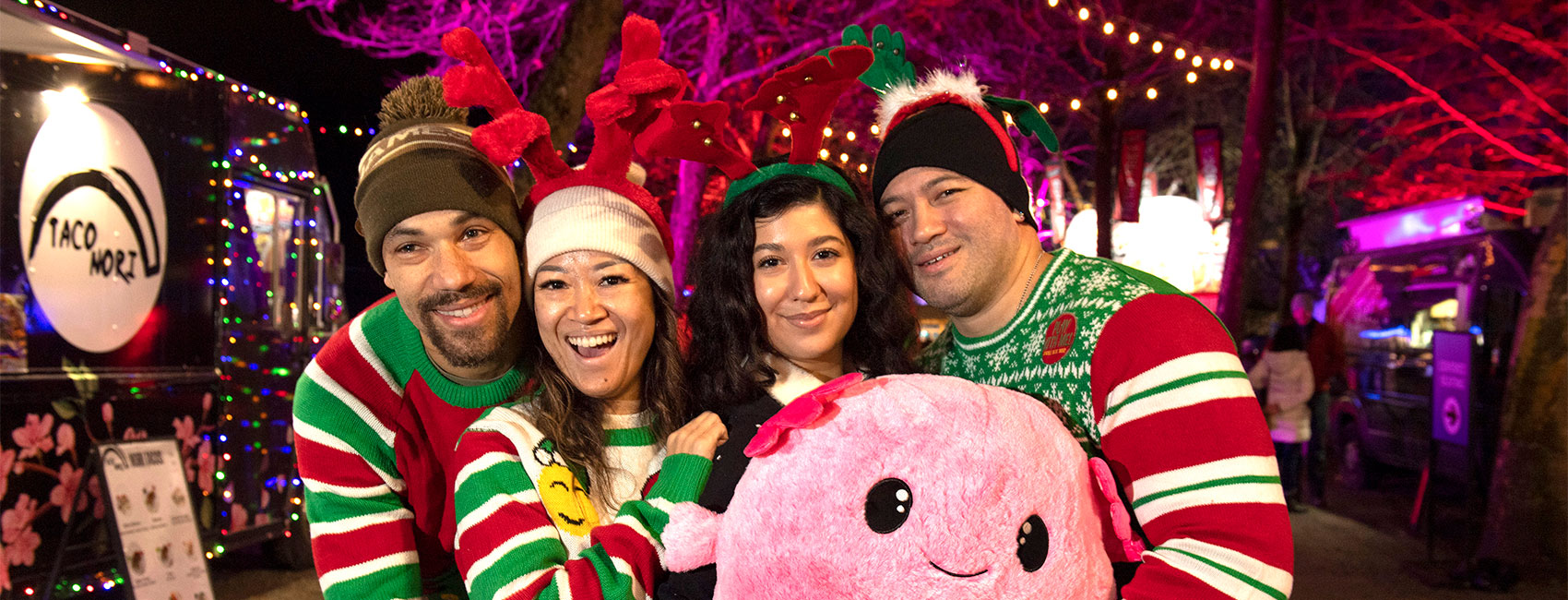 Two couples won plush toy in the Christmas market